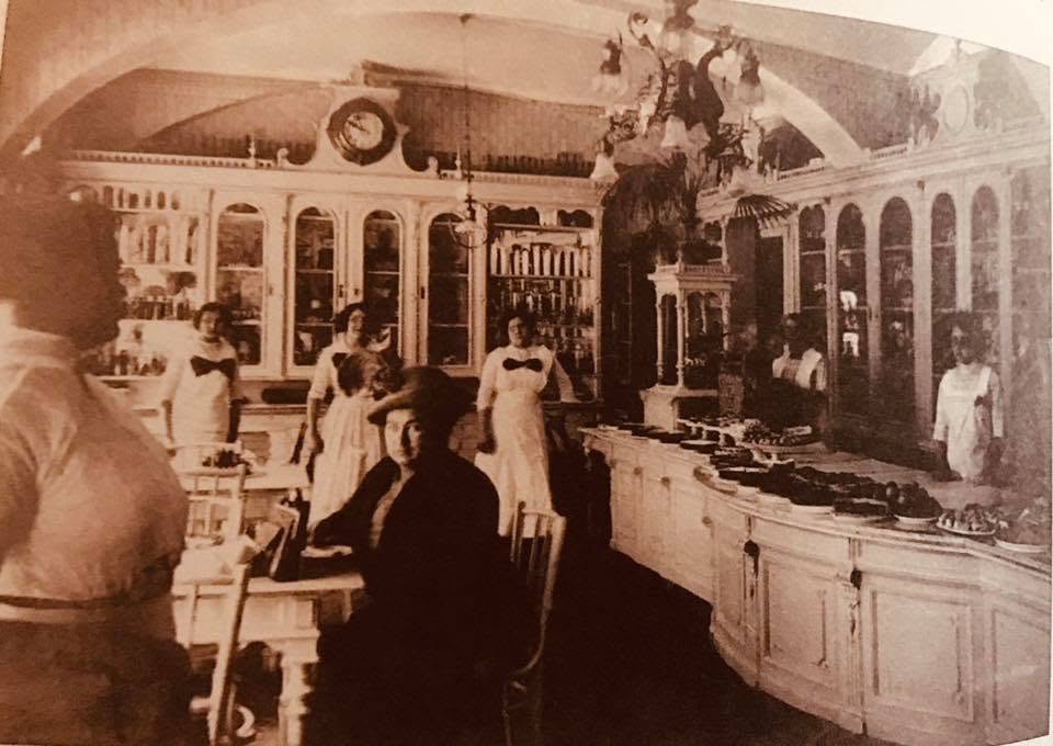 Gornji grad, Demetrova ulica, slastičarna u prirodoslovnom muzeju 1830. godine